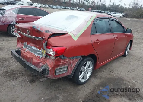 2013 Toyota Corolla S Special Edition z USA, uszkodzony, nr VIN 2T1BU4EE8DC066428